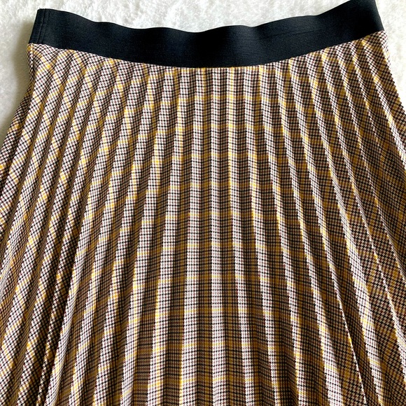 Bershka Plaid Plated Skirt - Picture 2 of 4
